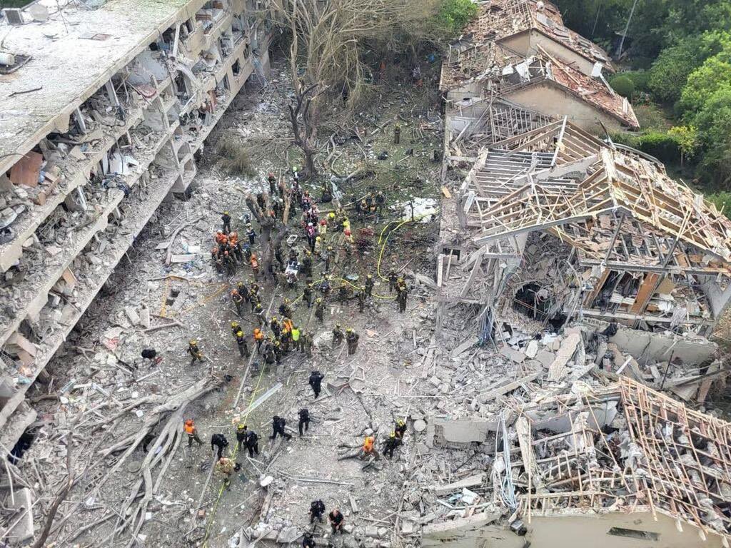 בכמה מלונות בתל אביב יש עכשיו עשרות עולים חדשים שהבתים שלהם נפגעו. הם לא מדברים עברית כל כך טוב, ואנחנו צריכים כמה מתנדבים דוברי רוסית ועברית שיכולים להגיע ולעזור לעיריות לסייע להם. אם אתם רוצים לעזור תכתבו לווצאפ: 0552812646