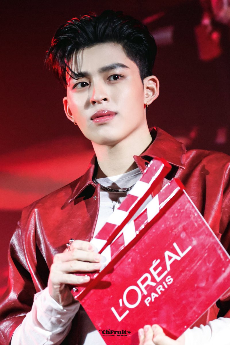 หล่อ หล่อมาก หล่อที่สุดในใจนี่แล้วพ่อณรา

PONDPHUWIN TINTED SERUM

#LOrealTintedSerumxPondPhuwin 
#ppnaravit <a href="/ppnaravit/">ppnaravit</a>