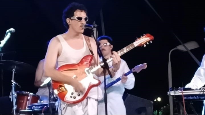 Jordana B y Colectivo da Silva hicieron vibrar con su pop desenfadado a las trescientas personas asistentes en el puerto Tomás Maestre al festival "La Manga Tour Fest".