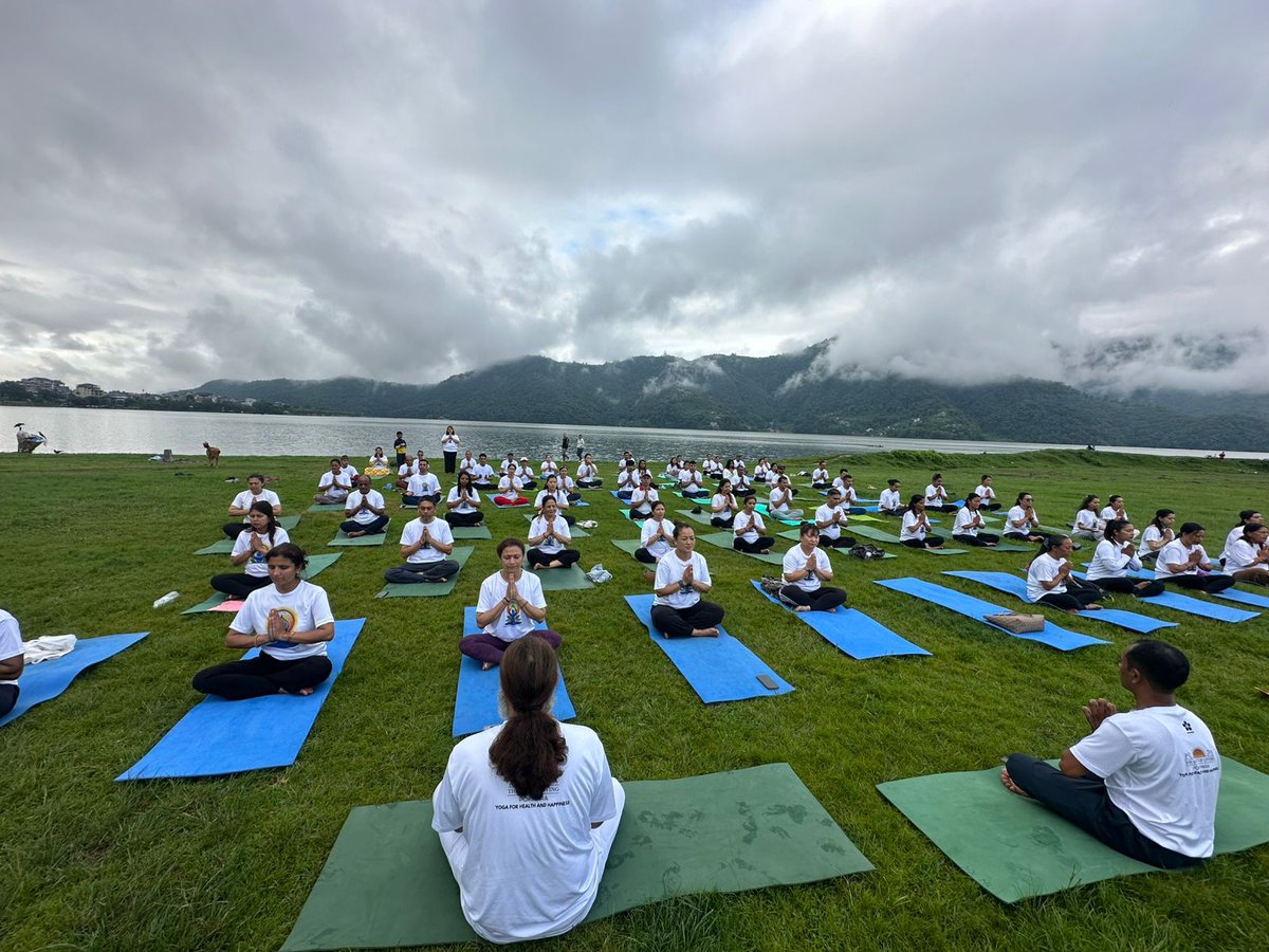 Yoga by the Lake – Pokhara, Nepal 🇳🇵
Celebrated #IDY2025 in the peaceful beauty of Pokhara with hundreds joining for a soulful lakeside session.
#YogaForAll #NepalYoga #LakeSideYoga #InnerPeace #ArtOfLiving