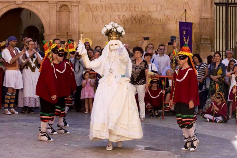 LlegendariVal's tweet image. Des dels seus orígens en el segle XIV el Corpus va coincidir en dates amb antigues celebracions paganes, rituals ancestrals lligats al cicle agrari. L’absorció d’aquestes manifestacions per part del cristianisme explica la fusió d’elements de la cultura popular i religiosa.…