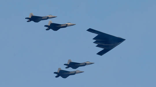 L'Iran si riserva "tutte le opzioni" dopo l'attacco degli Stati Uniti

Teheran accusa Washington di “grave violazione” del diritto internazionale e del Trattato di non proliferazione nucleare all’esercito statunitense che si è unito alle forze israeliane

sadefenza.blogspot.com/2025/06/liran-…