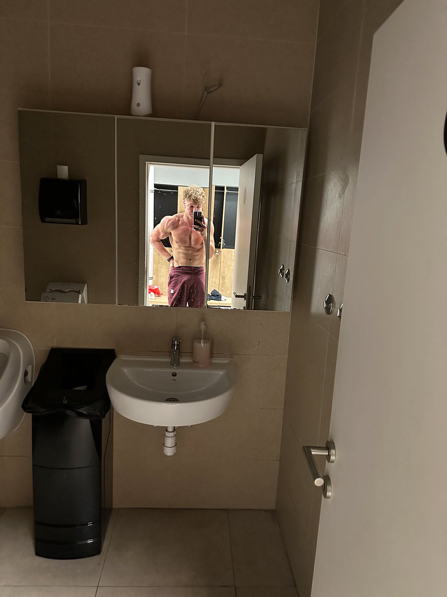 vestheticx's tweet photo. DM ME FOR CONTENT #findom #musclechub #musclegod #muscle #biceps #huge #mog #big #veins #findomdomme #paypig #cashpig #moneyslave #walletdrain https://t.co/SuiORxVzzB
