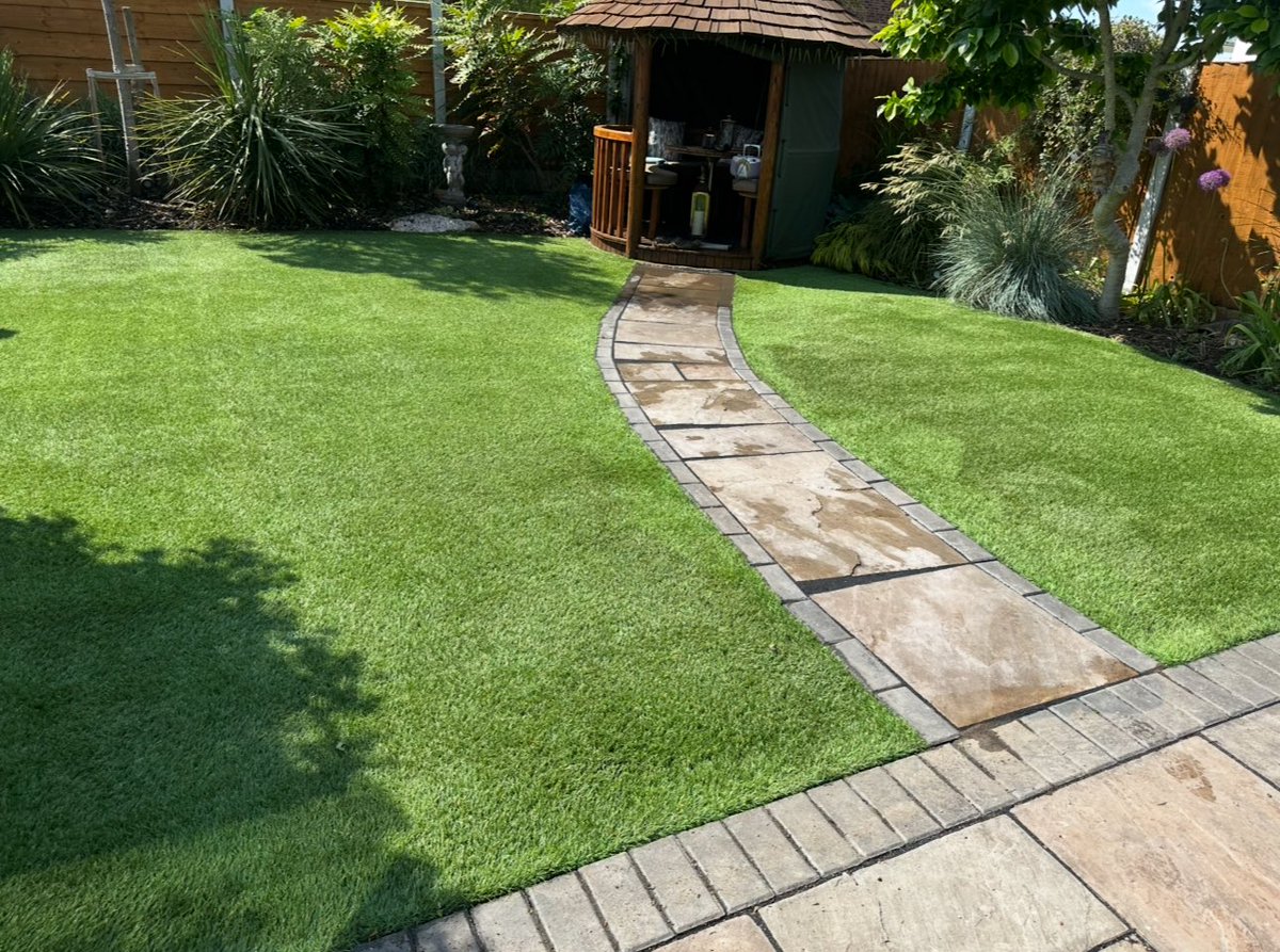 LawnWorldNW's tweet photo. 🐾 Check out another K9 Grass Classic Installation of the week! 🏡 We're thrilled to unveil our newest project, showcasing a stunning back garden transformation. 🌿 https://t.co/ZvgvNE7ZLd
