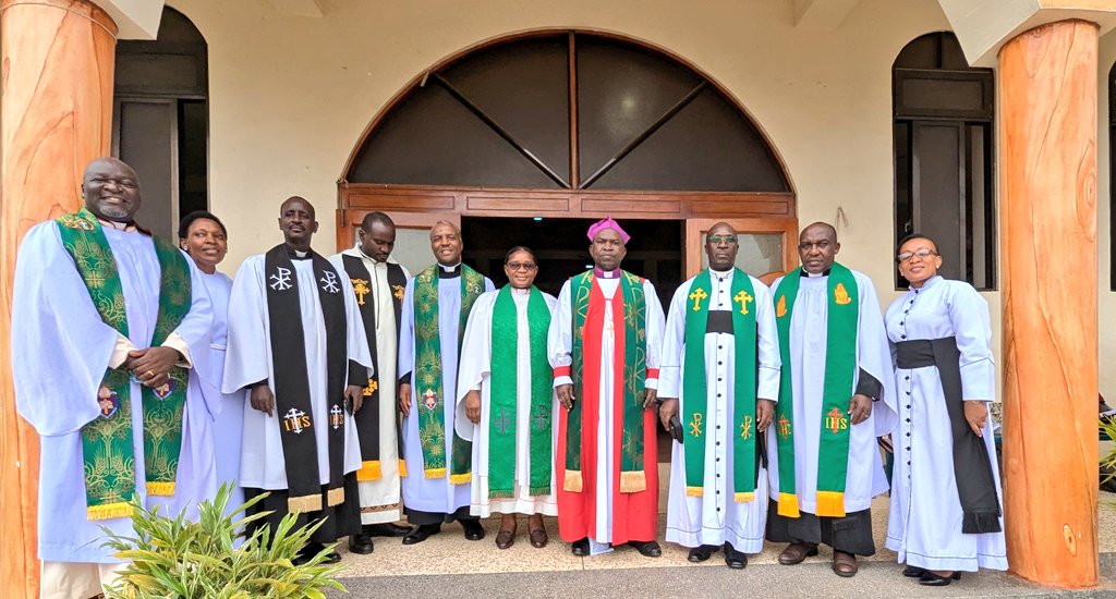 diocese_kampala's tweet image. Preaching under the theme, Being Led by the Holy Spirit. Quoting Rom 8:14, “For those who are led by the Spirit of God are the children of God” Bishop challenged congregants to reflect deeply: “Is the Holy Spirit the one leading your life, or are you still leading yourself?”
