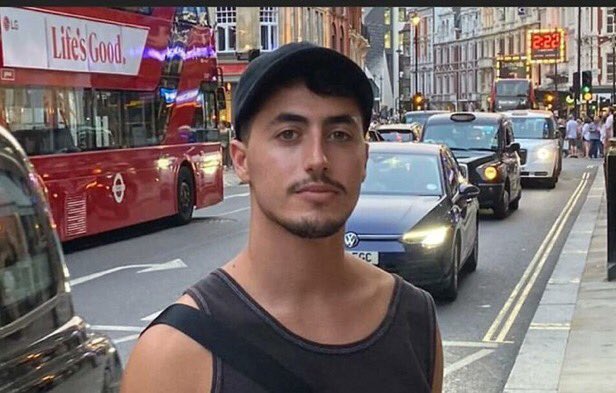 Gestern, an seinem 23. Geburtstag, wurde der Leichnam des am 07.10.23 ermordeten Jonathan Samerano aus Gaza zurück nach Israel gebracht. Jonathan Samerano wurde, wie so viele andere an diesem Tag, beim Nova-Festival von palästinensischen Terroristen erschossen. (Quelle: ToI)