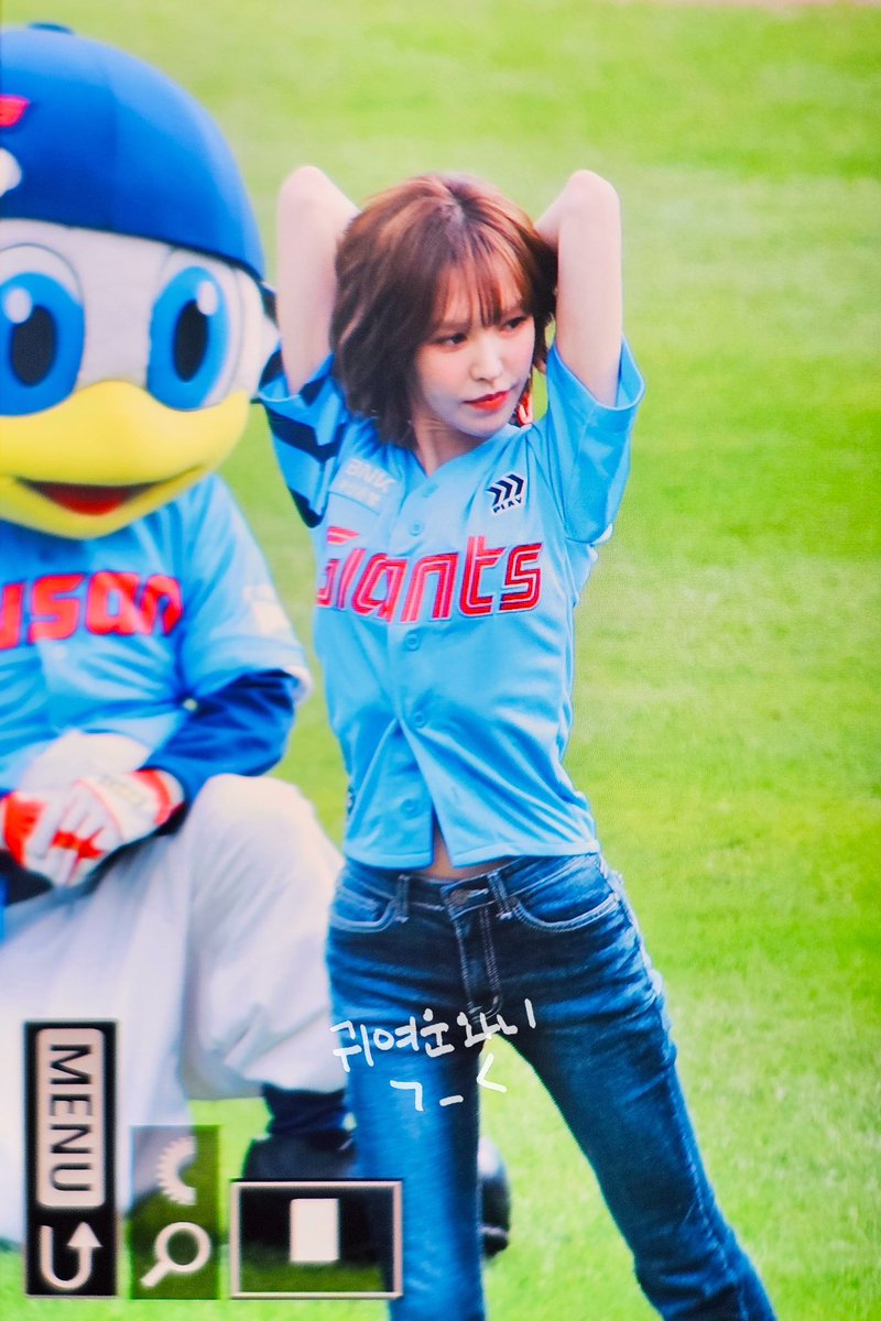 wenever940221's tweet image. 250622 롯데 시구 #웬디 #WENDY