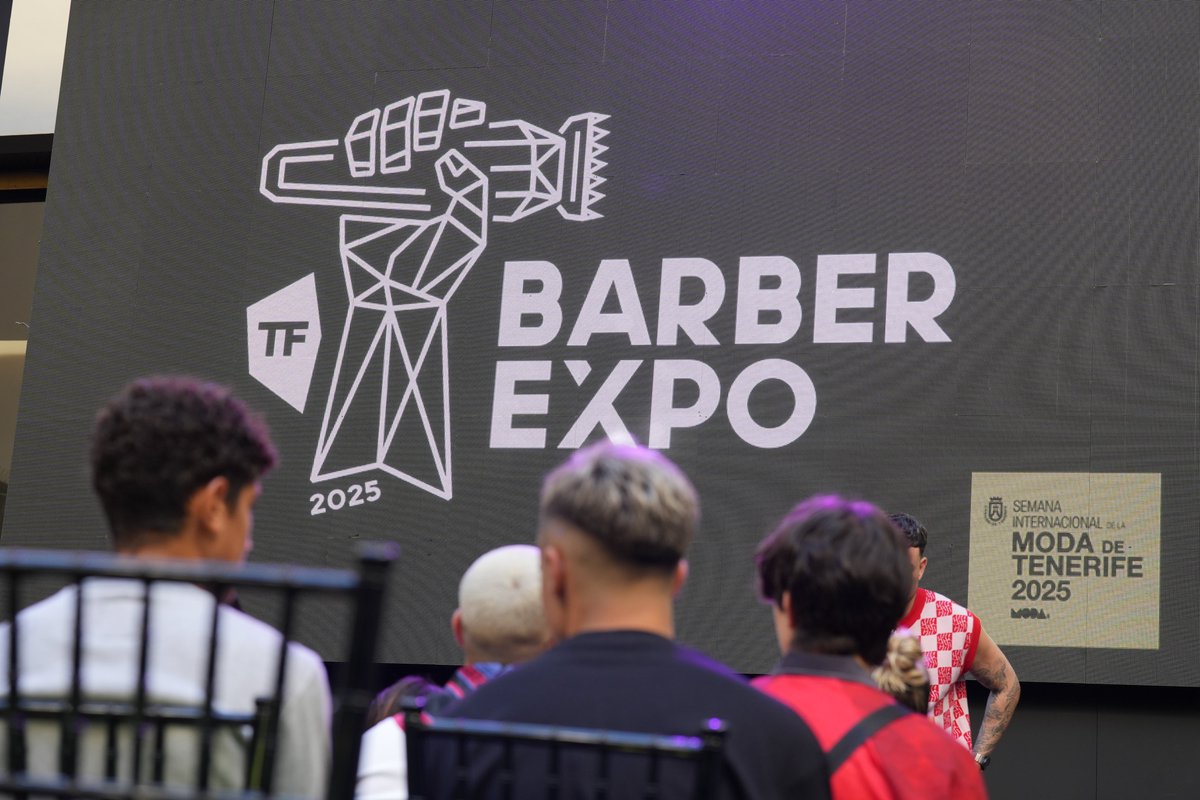 tenerifemoda's tweet photo. #BARBERLIFE ✂️ Ya comienza el último día en la #SIMTE25 con una formación de barbería increíble. https://t.co/4Ry5W20Aer
