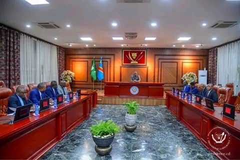 MarleyVuvu's tweet image. L&apos;agresseur reçu avec beaucoup d&apos;honneur et là @fatshi13 n&apos;a pas trahis. 

Merci na bino

Ce samedi à la Cité de l’Union africaine, le Président de la République, Félix Tshisekedi, a reçu le Général @mkainerugabaa, Chef d’état-major et Commandant de l’armée ougandaise (#UPDF), en…