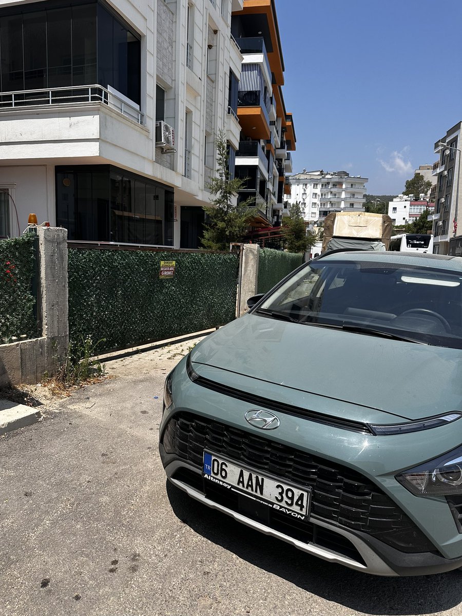 yunus_bas57's tweet photo. @TrafikEgm otopark önüne park edip gitmiş ceza nasıl kesilir nereye şikayet etmek lazım? https://t.co/O5jcL6oc7r