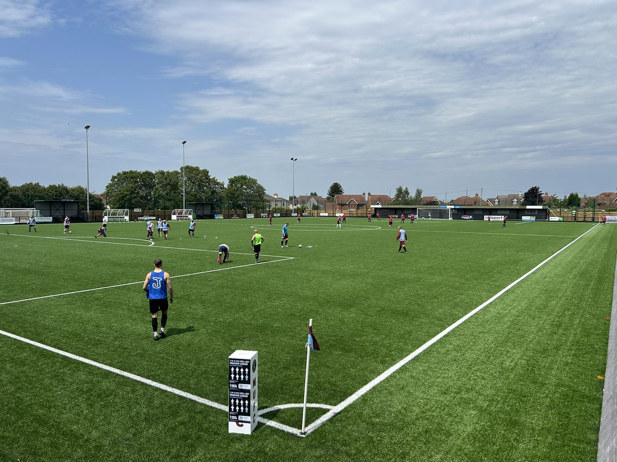 TomChambers1's tweet image. Yesterday over 200 people came together for a Charity Football match at @MangotsfieldUtd in Bristol raising an amazing £2700 (and counting) for Prostate Cancer UK @ProstateUK. 

Thank you to those who supported the event in any way 🙌🏻☀️

justgiving.com/fundraising/fi…