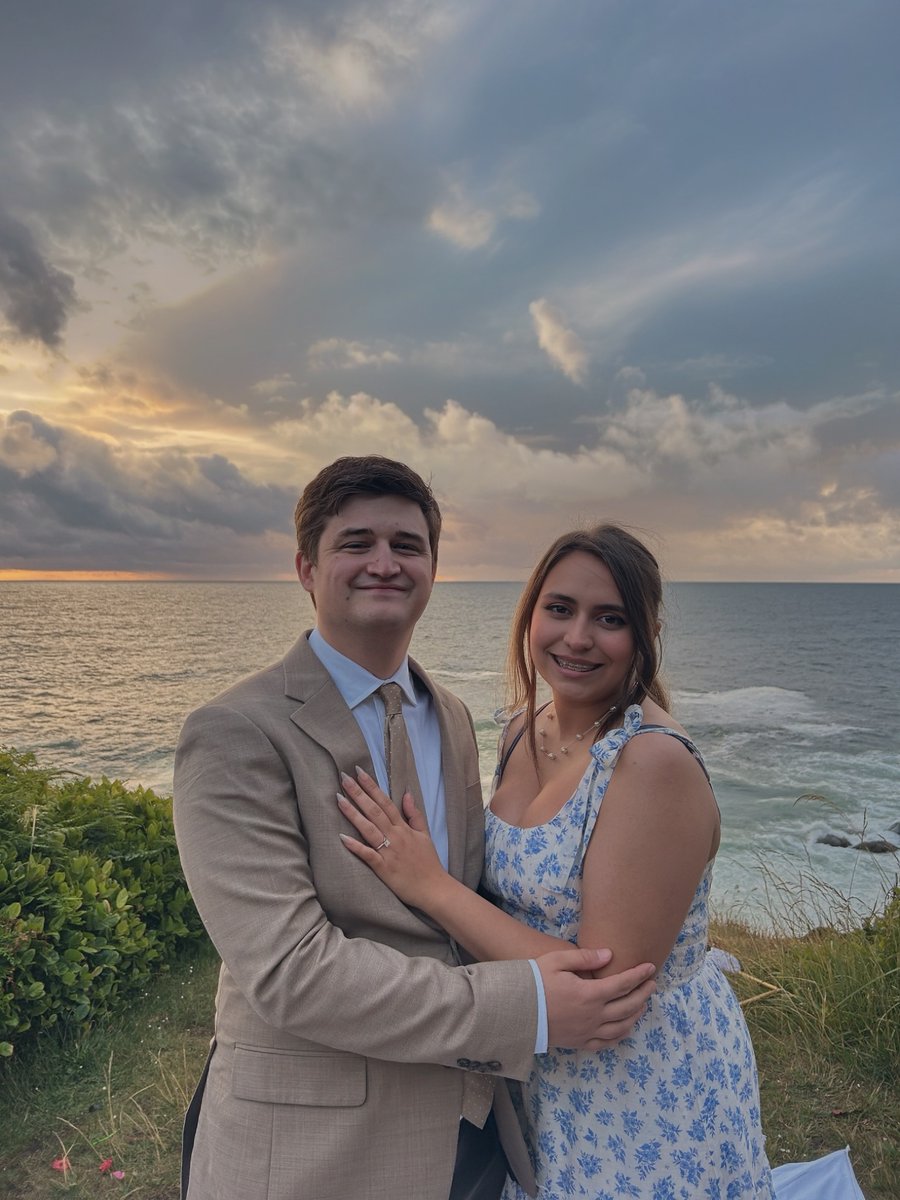 FoWBrandan's tweet photo. The best thing to ever happen to me agreed to marry me yesterday ❤️ https://t.co/30dpx7IyXe