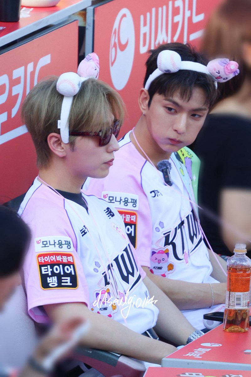 250622 kt wiz 시구시타 pre
뜽이 볼이 영원이 빵빵해🤣 귀야워!!! 
#XdinaryHeroes #엑스디너리히어로즈 #엑디즈
#건일 #구건일 #오드 #오승민