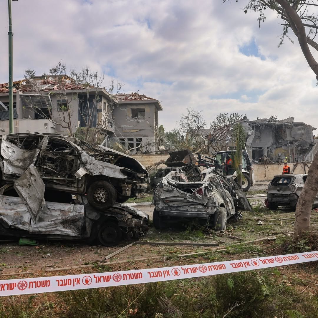 AfricanVilla's tweet photo. Tel Aviv this morning after the rocket strike.
#TelAvivAttack  #IranIsraelConflict  #PalestineIsraelwar https://t.co/y7by7ATHHw