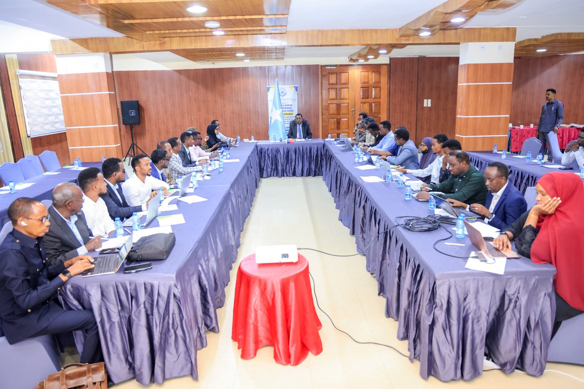 The meeting brings together representatives from Galmudug, Hirshabelle, Jubaland, and South West State, SSC Khatumo and BRA to exchange experiences, discuss challenges, and showcase progress in advancing local governance, and service delivery across their respective regions.