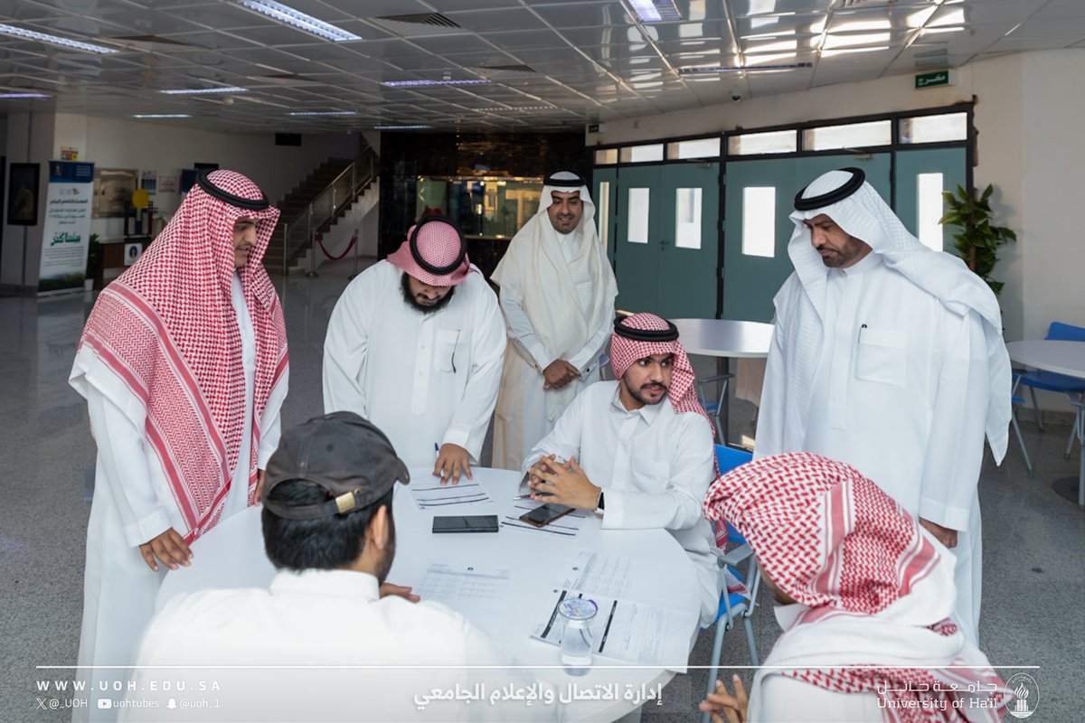 #خبر | 📰
في جولة ميدانية، قام سعادة رئيس جامعة حائل المكلف أ.د. زيد بن مهلهل الشمري، بزيارات تفقدية لمتابعة العملية التعليمية خلال الفصل الدراسي الصيفي في كليات الجامعة، مؤكدًا على أهمية تهيئة البيئة الأكاديمية المثلى وتعزيز جودة المخرجات التعليمية.
 #جامعة_حائل