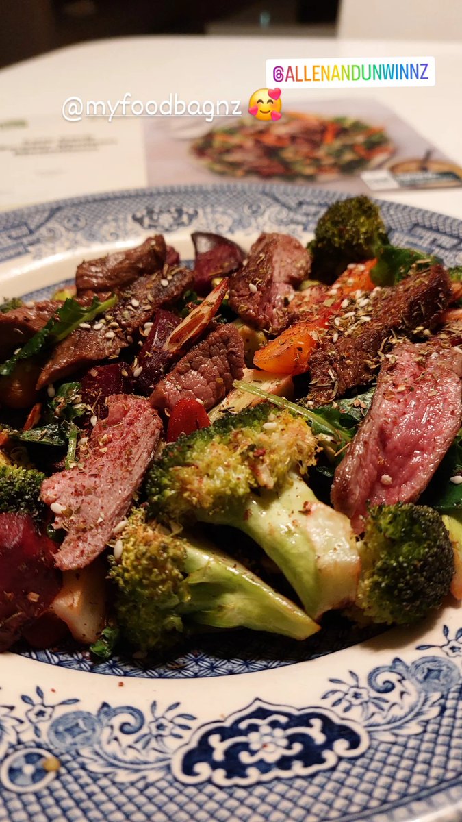 Long day at work so very happy to come home to @myfoodbagnz on my doorstep thanks to @allenandunwinnz 🥰, I cooked and had wine on a school night, huzzah lol ( if you can't guess what the wine was you don't know me 😁😁