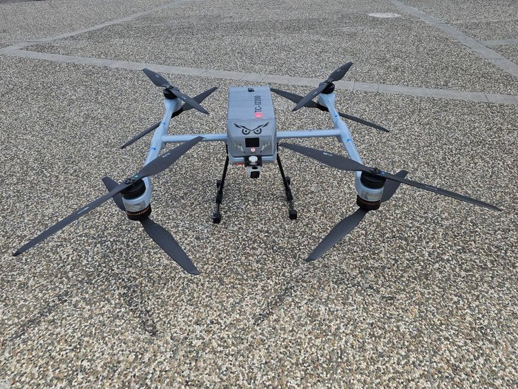 gooksel's tweet photo. Envantere giren kargo İHA'nın gücü katlandı:
• Geçen yıl envantere giren ve sahada başarıyla görev yapan 30 kilogram taşıma kapasitesine sahip platform üzerine inşa edilen yeni nesil kargo İHA, 60 kilogram faydalı yük taşıyabiliyor
• Tasarımı itibarıyla aynı yük sınıfındaki en yakın rakibinden 4 kat daha küçük olan ZD360, zorlu arazilerde, dar iniş-kalkış alanlarında ve operasyonel mobilitenin kritik olduğu senaryolarda öne çıkıyor

#SavunmaSanayi @zyronedynamics #drone #İHA 

https://t.co/zswb705f1M
