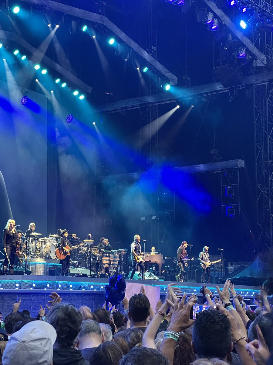 GarbiMuguruza's tweet photo. Increíble finde en Donosti para ver por primera vez al #Boss!! 

@springsteen 
#SanSebastian #Donostia https://t.co/GDbAdMtZig