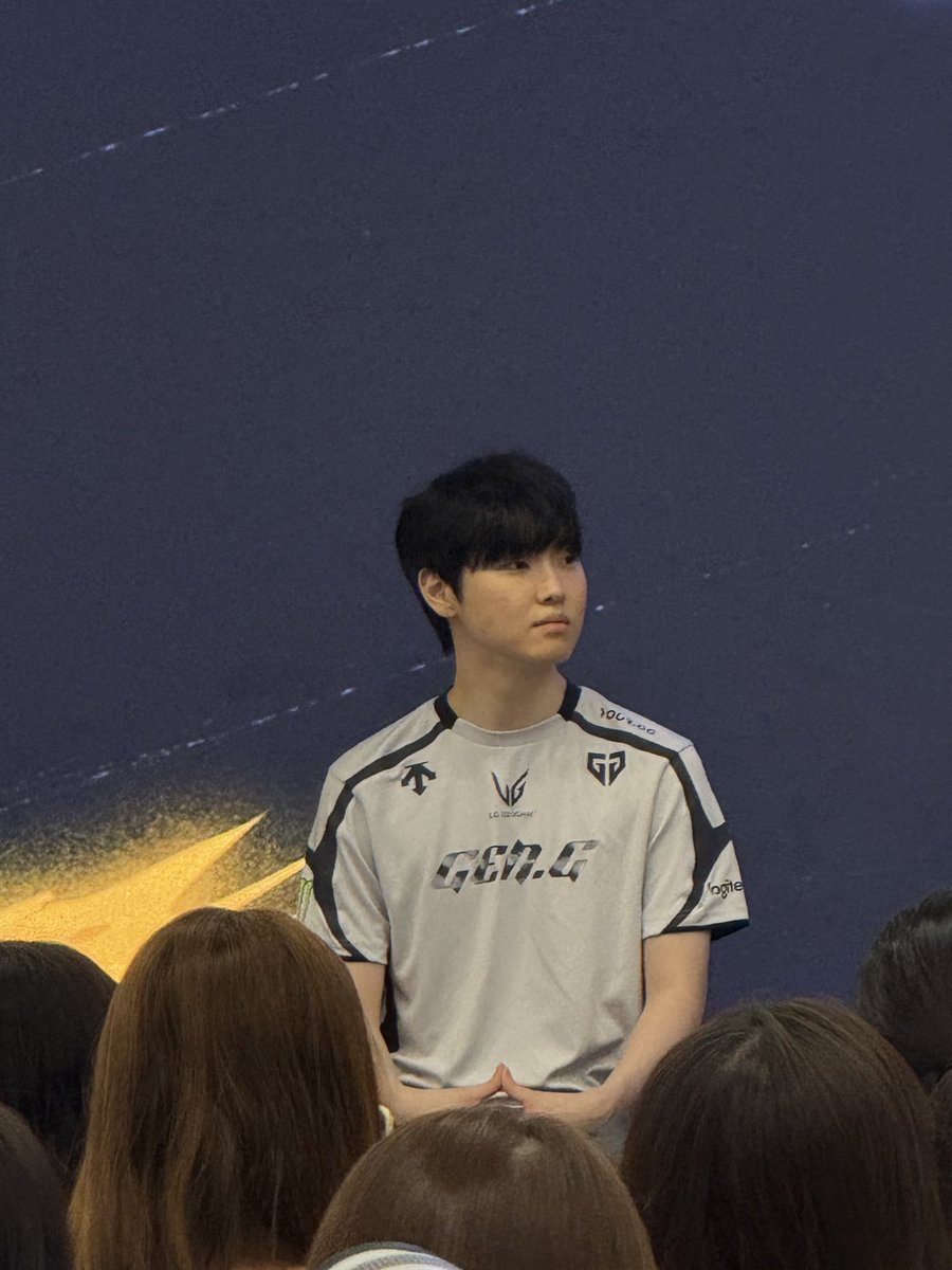 nyang_nyangngng's tweet photo. 옛날 얼굴이 보인다 보여 고냥이 https://t.co/3ZUyJOPNPB