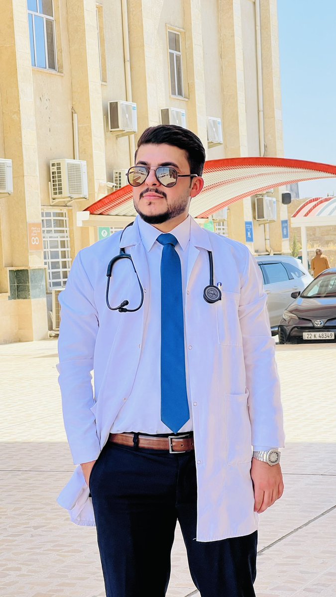 “بعد ست سنوات من التعب والتحديات… أُسدل الستار على رحلة كلية الطب. الحمد لله أولاً وآخراً، فمنه البداية وبه التوفيق. انتهت مرحلة وبقي الحلم يكبر ❤️

طب وجراحة عامة ✅