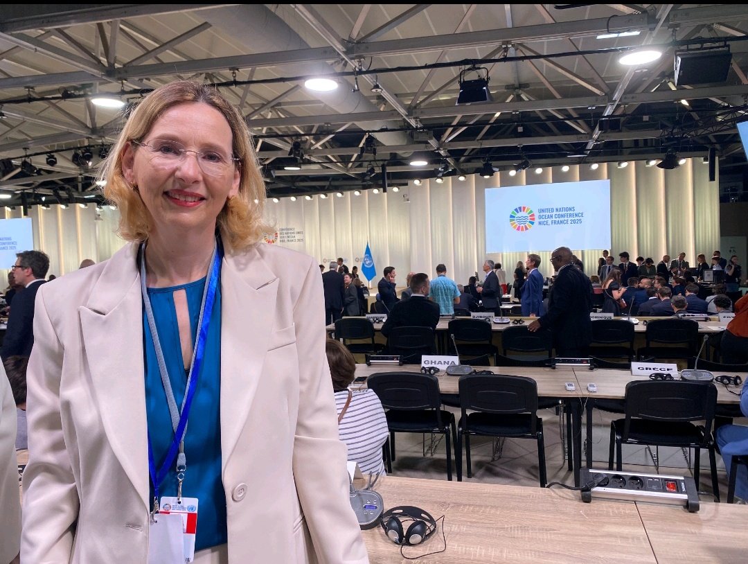 🌍✨ Il volto delle #DonneInDiplomazia:
Catherine Flumiani da Nizza alla Conferenza ONU sull’Oceano come Inviato Speciale per la dimensione internazionale del mare.
Diplomazia italiana per la sostenibilità.

#WomenInDiplomacy #DID #UNOC2025 #Oceani #MAECI #Nizza