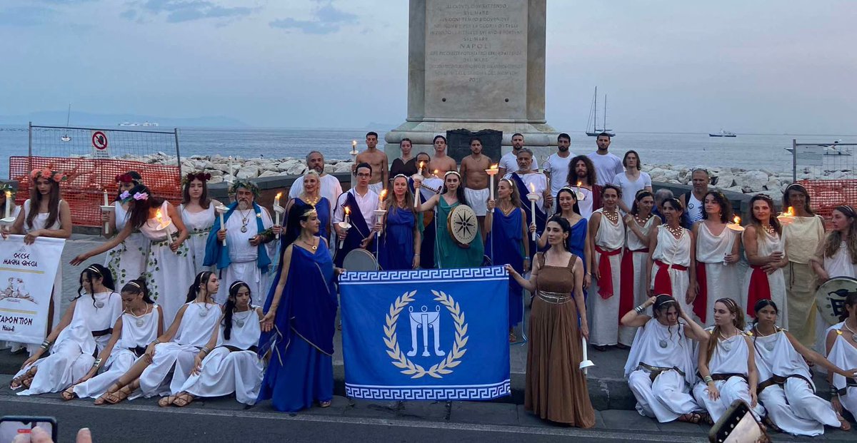 FreshSummerWind's tweet photo. Lampadaphoria - Naples 21/06/2025
The Lampadaphoria was a very ancient Greek festival celebrated in Naples (Neapoli)
Today, groups from Naples, Taranto, Agrigento, Crotone, Metaponto and Athens gathered to revive it and proudly display the flag of Magna Grecia. Well done brothers https://t.co/Lmh5bMt2FB