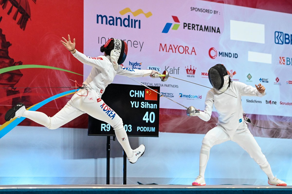 FIE_fencing's tweet photo. Day 6 at the 2025 Asian Fencing Championships in Bali! 🇮🇩 
In a tense and thrilling Women’s Team Epee final, 🇨🇳 China claimed the gold medal with a 41-38 victory! 🥇 Congratulations to Team China on their impressive win!
👏 Hats off to Team Korea 🇰🇷 for their strong performance and well-deserved silver medal! 🥈

Stay tuned:
📊 Full Results: https://t.co/BUAYuoCdip
📺 Watch live: https://t.co/qzLKm9Rva2

#fencing #escrime #esgrima #FIE #AsianChampionships #Bali2025 #Indonesia #zonalchampionships #epee
📸 Eva Pavia Gomes | #BizziTeam