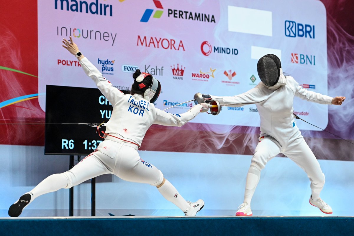 FIE_fencing's tweet photo. Day 6 at the 2025 Asian Fencing Championships in Bali! 🇮🇩 
In a tense and thrilling Women’s Team Epee final, 🇨🇳 China claimed the gold medal with a 41-38 victory! 🥇 Congratulations to Team China on their impressive win!
👏 Hats off to Team Korea 🇰🇷 for their strong performance and well-deserved silver medal! 🥈

Stay tuned:
📊 Full Results: https://t.co/BUAYuoCdip
📺 Watch live: https://t.co/qzLKm9Rva2

#fencing #escrime #esgrima #FIE #AsianChampionships #Bali2025 #Indonesia #zonalchampionships #epee
📸 Eva Pavia Gomes | #BizziTeam