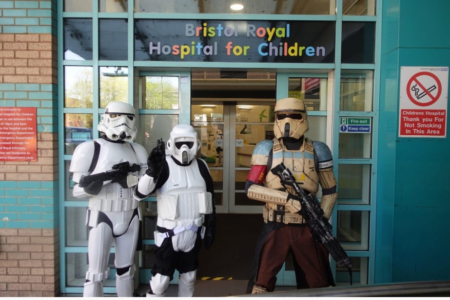 ukgarrison's tweet photo. We love a good con — but some of our most meaningful missions are in hospitals.
From Bristol Royal Hospital for Children to Great Ormond Street, we’re proud to bring smiles where they matter most.
#UKGarrison #501st #BadGuysDoingGood #TroopForACause https://t.co/B8v62TUKxR
