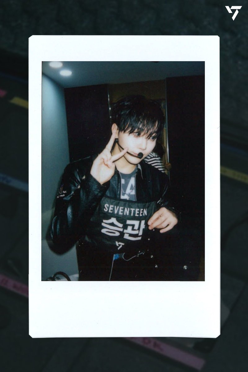 oll6_xx's tweet photo. [#17pcs] ‘THUNDER’ Photo Sketch (Instant photo ver.) #승관
깜찍의 권위자 https://t.co/2HQdk9ZisT