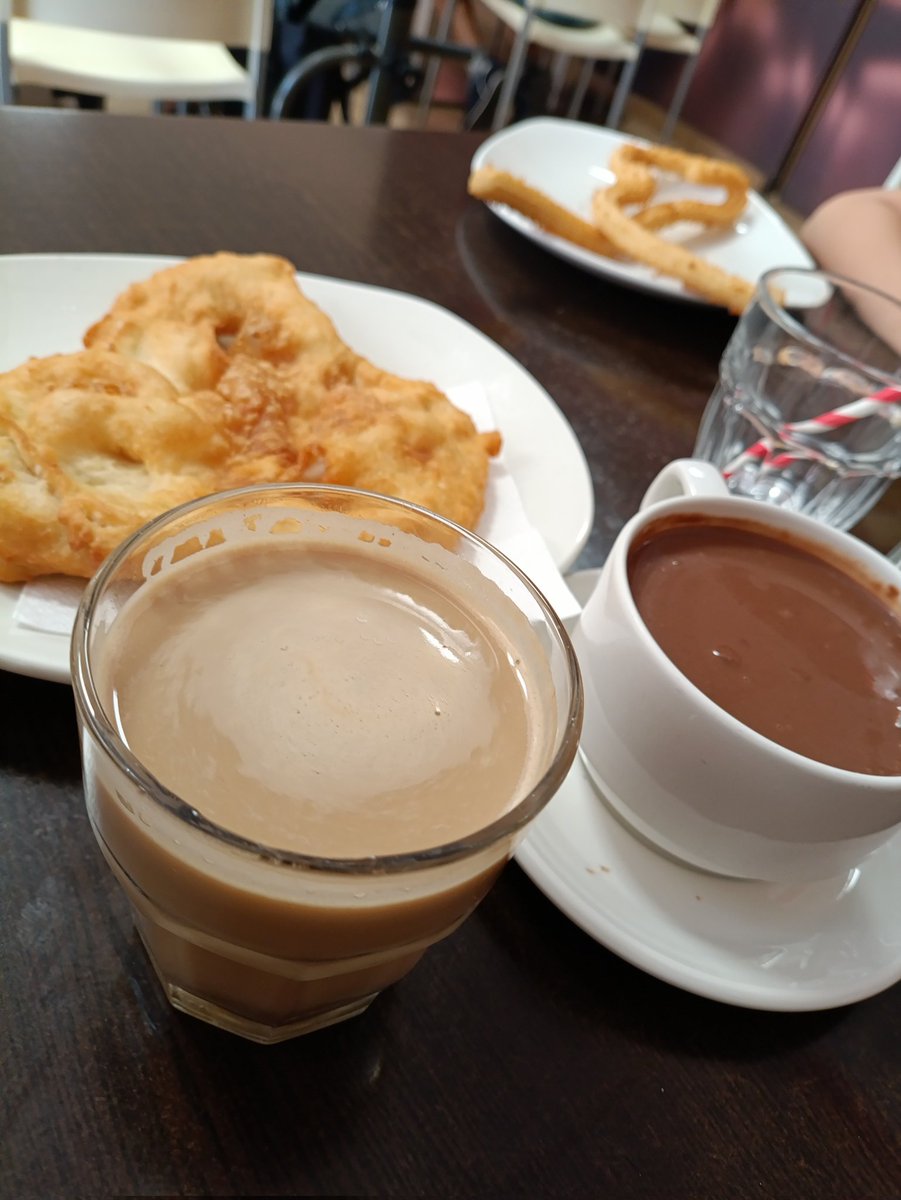 Feliz domingo ! Hoy volvemos a la carga, que está noche se sortean un montón de DLCS de Fnaf en la noche de miedo arggggg, os espero a las 22:00 😘😘😘