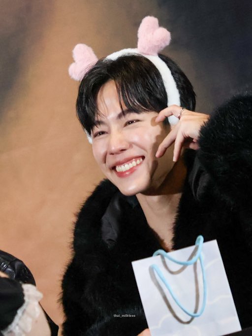 thai_milkteee's tweet photo. 1 day before B-day✨

War's smile in 2025😊

#warwanarat https://t.co/HG8x45YyJD