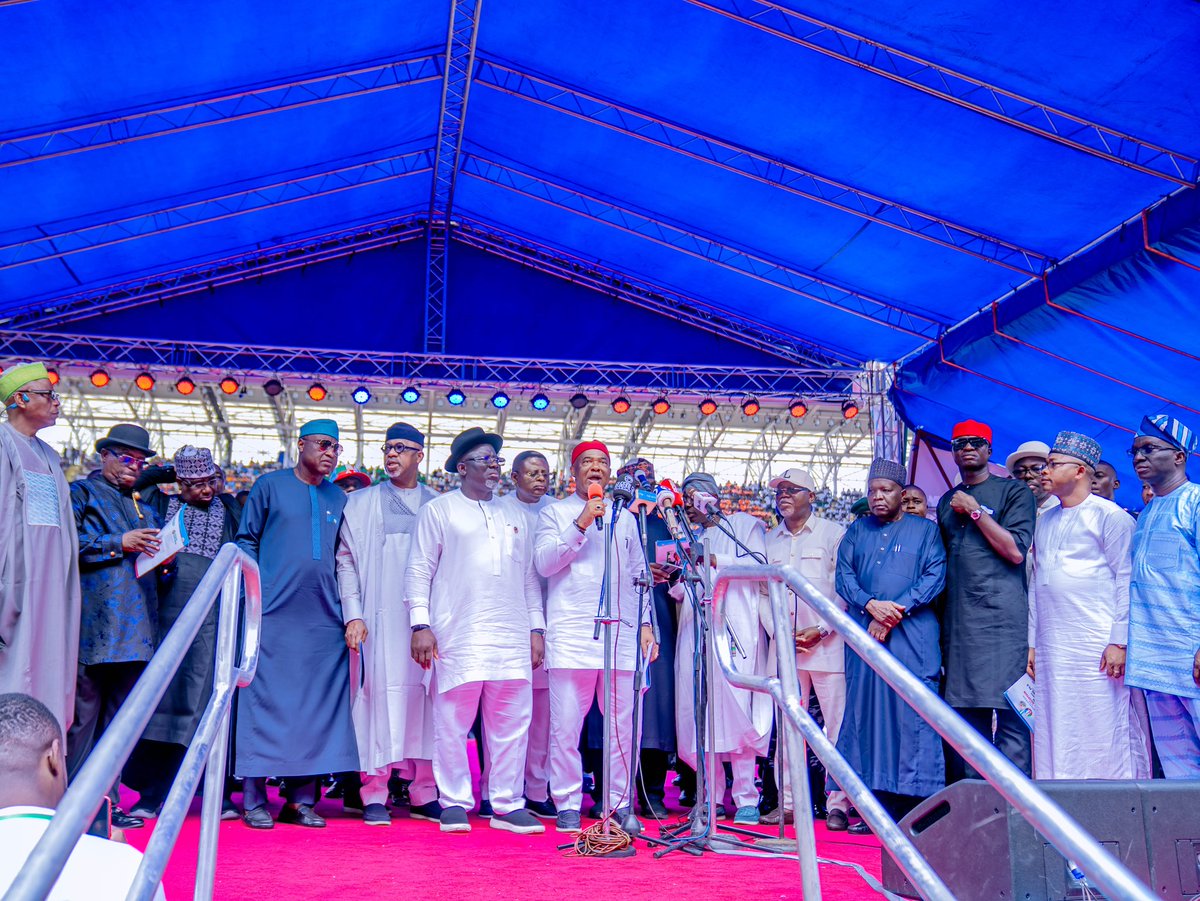 Hope_Uzodimma1's tweet image. At Uyo, we formally received Pastor Umo Eno, the Governor of Akwa Ibom State, into our great party, the All Progressives Congress (APC). It was a moment of celebration, unity, and renewed commitment to the values that define our political vision.
The ability of a leader to…