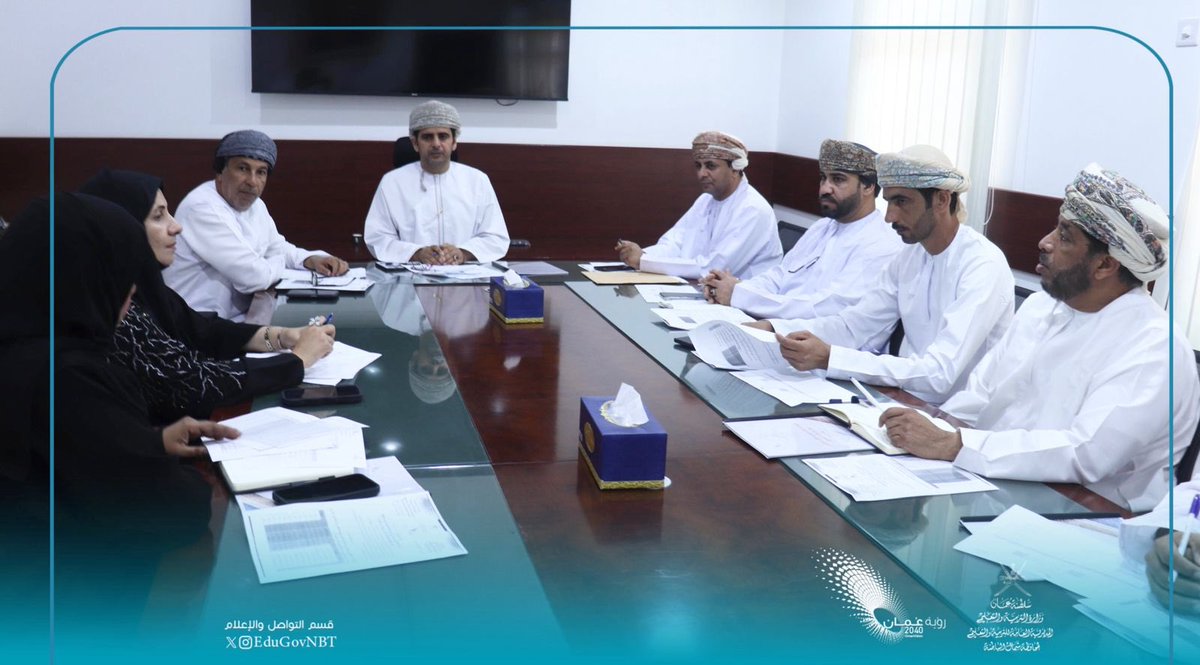 • اجتماع |
عُقِدَ بدائرة الشؤون المالية الإجتماع الأول لفريق تنفيذ خطة إحلال الأثاث الطلابي بمدارس تعليمية شمال الباطنة، والذي ترأسه محمد بن راشد القريني مدير دائرة الشؤون المالية رئيس الفريق، حيث ناقش الاجتماع الموقف التنفيذي للمشروع، وإجراءات التنفيذ لسير العمل وفق المخطط له.
