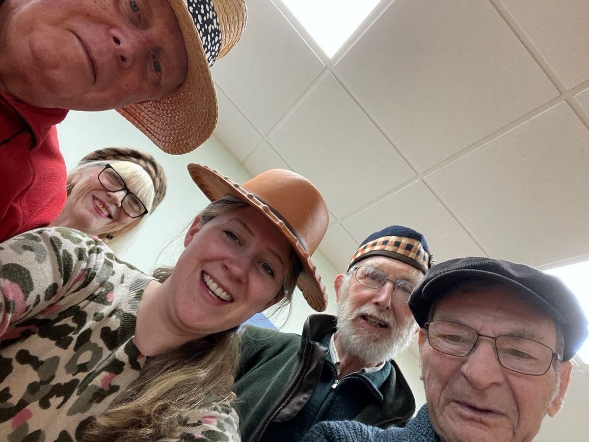 Volunteer with Age UK Somerset in Bridgwater to support those with mild to moderate dementia by facilitating activities for cognitive stimulation and companionship. Sessions are every Tuesday afternoon. 
More info: ageuk.org.uk/somerset/get-i…
