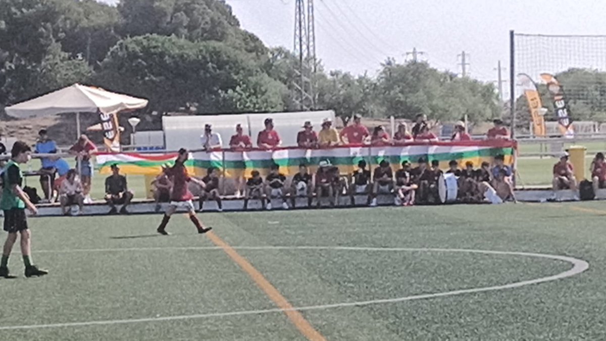 ¡Gracias a todas las familias que han podido desplazarse hasta Salou a disfrutar de este maravilloso torneo para apoyar a vuestros hij@s! Una maravilla ver banderas de La Rioja y colores de nuestro club a tantos kilómetros. GRACIAS.
<a href="/ESEIevents/">ESEI Events</a>