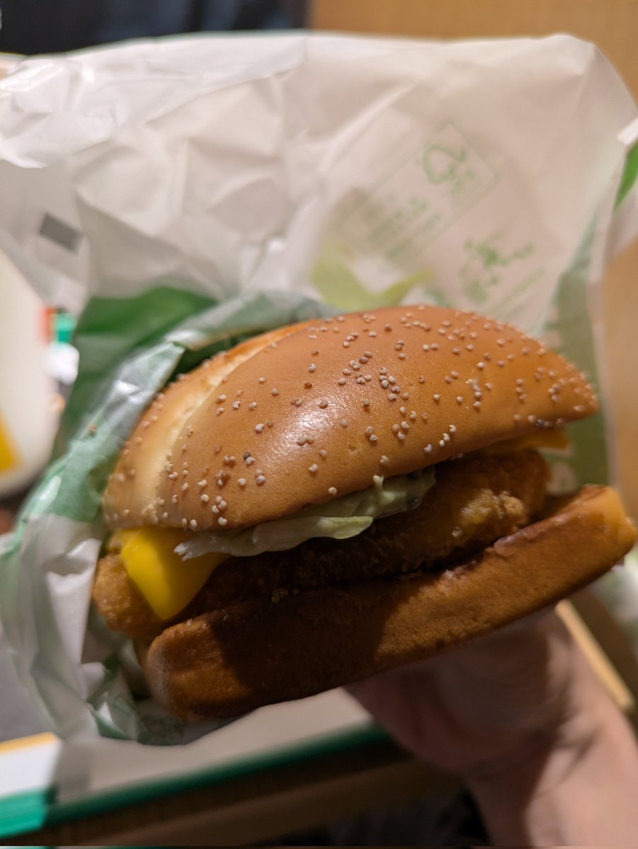 クオリティ高かったです✨
このセットは私にとって非常にご馳走でした🍟

明日からまた節約っす💨💨💨
#マクドナルドランチ 
#ジュラシックワールドバーガーズ