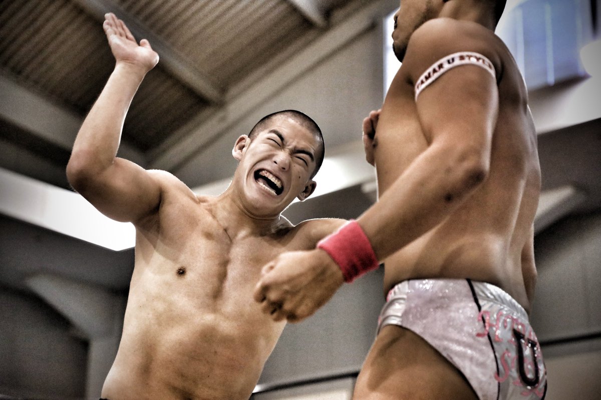 hanakomustang's tweet photo. 一緒に一度のデビュー戦
ファインダー越しからも緊張感が伝わってきた📷
梅紅陽選手おめでとう✨

プロレス人生の始まりですね…

 #リングサイドカメラウーマン #qpro #九州プロレス #梅 https://t.co/aequXWEA81