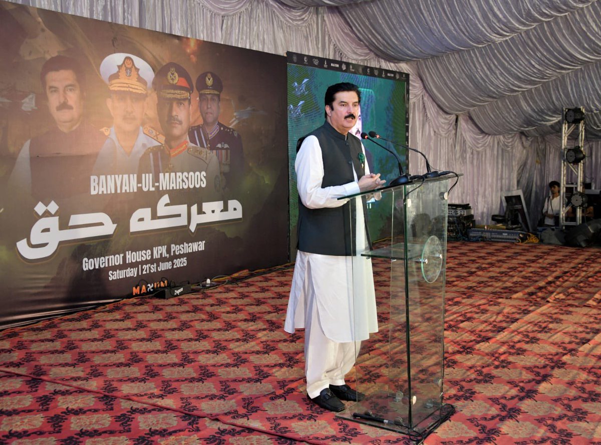 fkkundi's tweet photo. Yesterday at Governor House, we honoured not just the courage of our Armed Forces, but also the conviction of those who stood their ground off the battlefield — the defenders of truth, unity, and Pakistan’s dignity. Congratulations to all the recipients — may you continue to stand tall for #Pakistan with the same courage, integrity, and unwavering resolve. 🇵🇰
#BunyanUmMarsoos #PakistanZindabad #GovernorKPHonorsValor