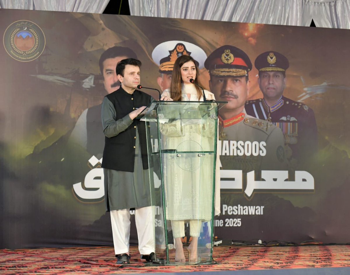 fkkundi's tweet photo. Yesterday at Governor House, we honoured not just the courage of our Armed Forces, but also the conviction of those who stood their ground off the battlefield — the defenders of truth, unity, and Pakistan’s dignity. Congratulations to all the recipients — may you continue to stand tall for #Pakistan with the same courage, integrity, and unwavering resolve. 🇵🇰
#BunyanUmMarsoos #PakistanZindabad #GovernorKPHonorsValor
