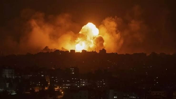 BasalZaffar's tweet photo. U.S. enters the Iran-Israel war!

Trump claims, We’ve destroyed 3 Iranian nuclear sites. 

#USAirForce
#IranIsraelConflict 
#IsraeliranWar 
#WorldWar3 
#Trump 
#Pakistan 
#ایران
#فوردو 
#الضربة_الامريكية https://t.co/m32N9J814M