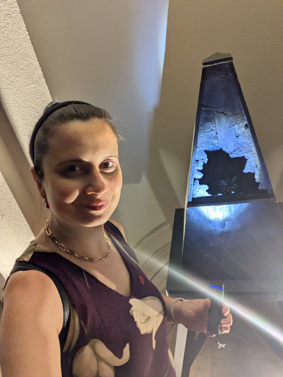 habosvilla's tweet image. Pillanatok a tegnap esti Múzeumok éjszakájáról. Ismét jó pár helyre sikerült eljutni: Virág Benedek Ház + Fortepan, Tér-kép-galéria, Várnegyed Galéria, Hungarian Art and Business. Volt köztük könyvbemutató, táncos performance és elemlámpás séta is #múzéj #MúzeumokÉjszakája