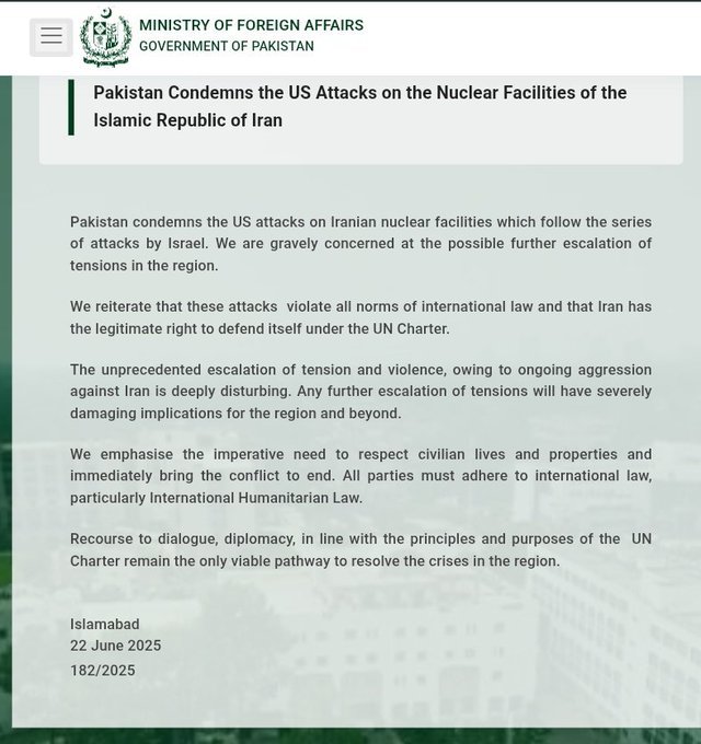 ہماری اندرونی گھریلو خارجہ پالیسی اور بیرونی ملکی خارجہ پالیسی میں کوئی فرق نہیں ہے۔
ایک دن ہماری بیوی ہمیں خیال رکھنے والا چاہنے والا اور دنیاکاخوبصورت مردہونےکا ٹائٹل دیتی ہے۔ اور اگلے ہی دن وہی بیوی ہمیں لاپرواہ،خود غرض،جذبات سے عاری،بےحس اور پتھردل جیسے القابات سے نوازتی ہے۔