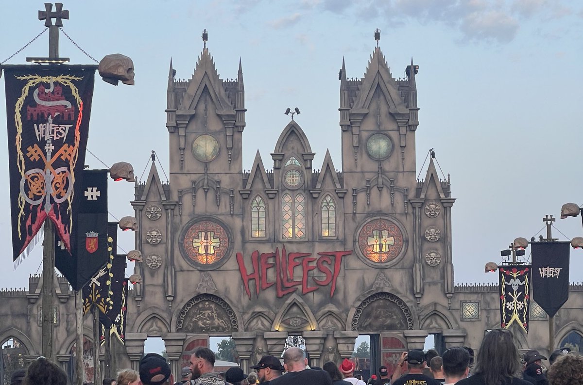 evaboreale's tweet photo. Dernier jour de Hellfest… comment revenir à la civilisation normale après ça … https://t.co/50Dh1vOCws
