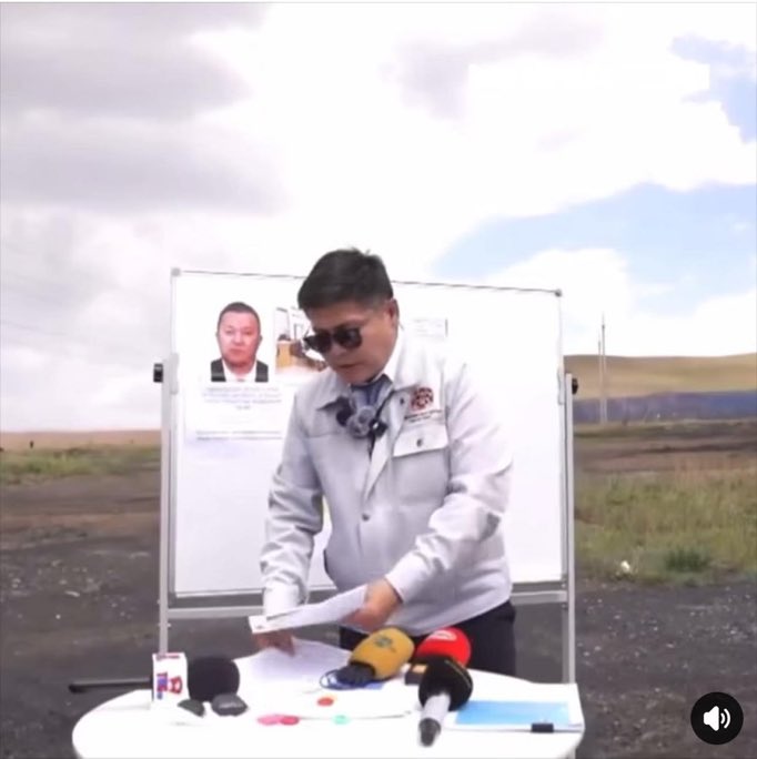 Энэ Нянгар нээрээ ядаж бүтэн сайнд амраасай. Золоо гишүүний зургийг хэвлээд самбарт наагаад хээр очиж муулж нтр. 🤪