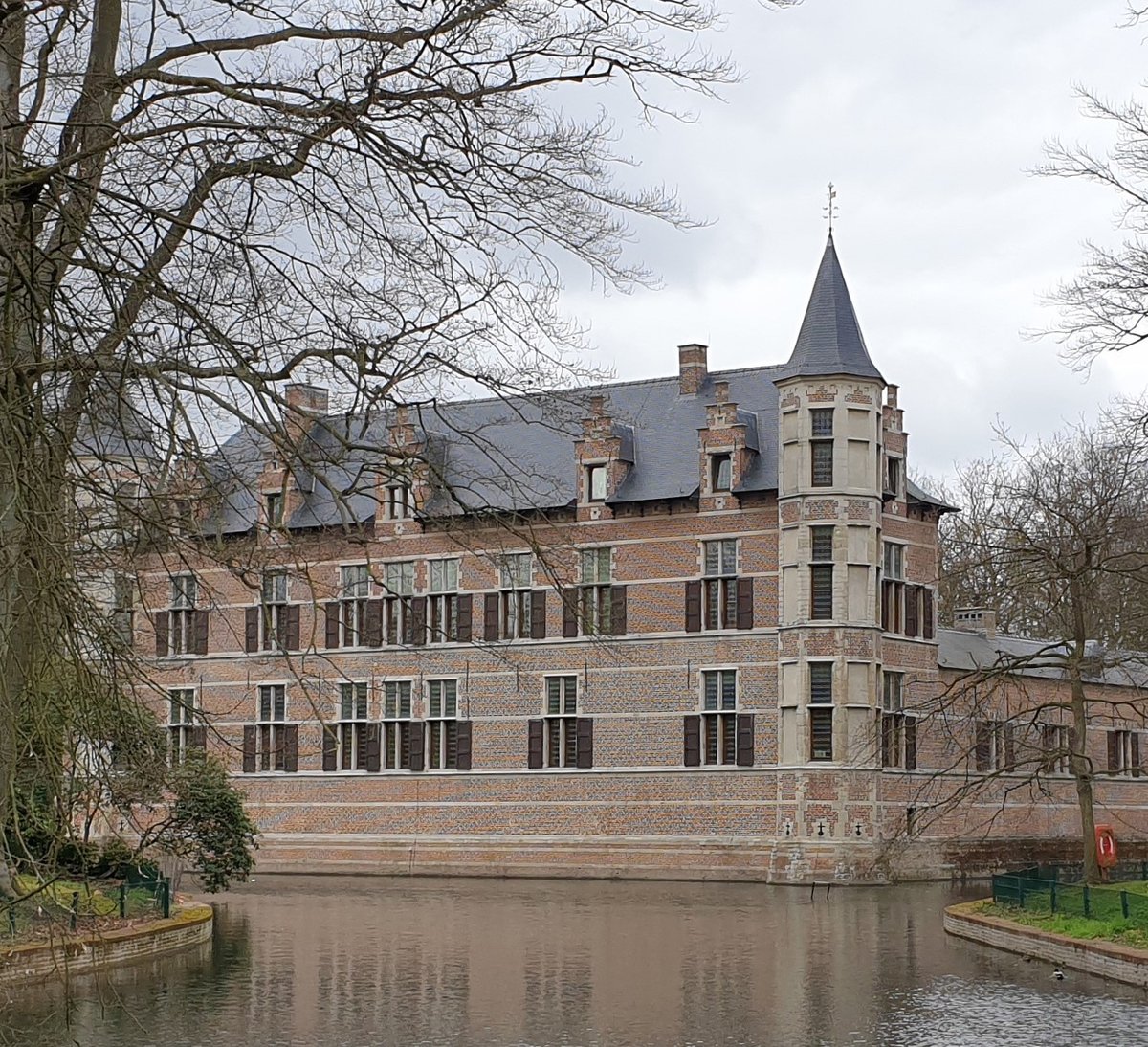 dutchbuildings's tweet photo. "Hof van Veltwijck" is a 16th-century water castle in #Ekeren (Antwerpen), built around 1564 by Aert van Veltwijck as a leisure estate. Originally a square moat-surrounded complex with slender corner towers, it fell into decay during the 1584–85 Siege of Antwerp, exacerbated by military flooding. In the mid-18th century, owner Cornelis de Winter remodeled it into a U-shaped layout, removing the north wing. Around 1905, Baroness de Borrekens added a second floor to the main wing. The castle features a vaulted courtyard, service wings, two sluices (one from 1861) and a beech-lined driveway.