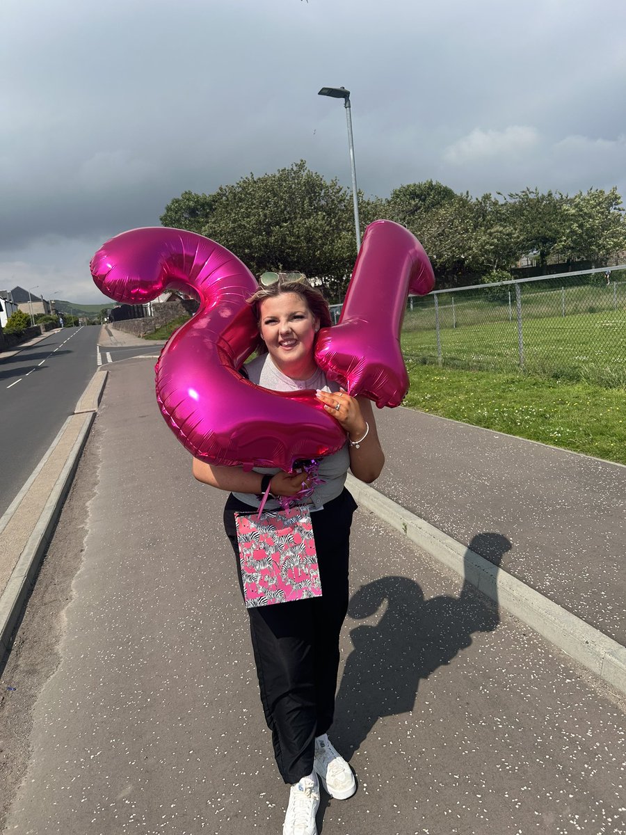 Happy 21st birthday to my big girl Tayħlor hope you have a great day 🎂🥂💗
