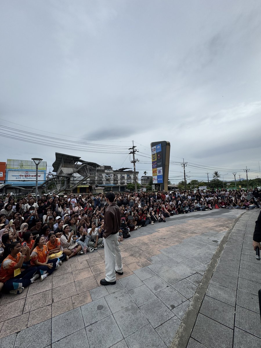 EstRvp's tweet photo. เป็นการมานครครั้งแรกที่ประทับใจมากกก🙏🏻 ชาวใต้น่ารักทุกคนเลยนะเนี้ยยย มาหาผมกานเยอะมากๆเลยยย ดีใจที่ได้เจอทุกคนนะค้าบบบ กลับบ้านกันดีๆน้าา ไว้เจอกันอีกนะครับบ😚🥳🫶🏻

EST IN CENTRAL NAKHONSI
#SummerGrandSaleXEST https://t.co/2dti2aAtnr