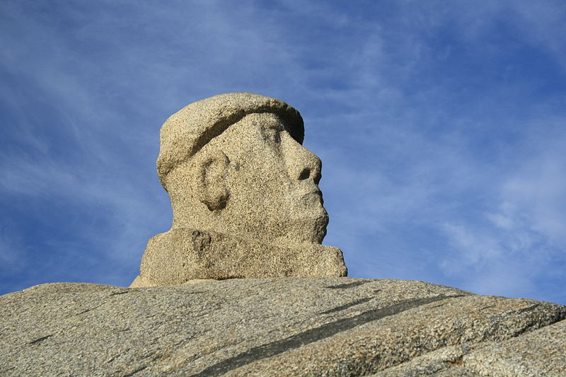 hiddenliburua's tweet image. Buste de Pablo Neruda à Isla Negra (Valparaiso, Chili).